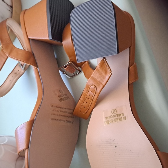 Sandals - Picture 2 of 4